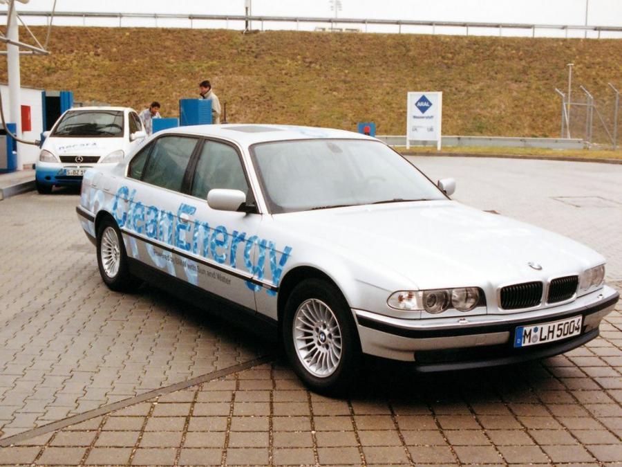  BMW 750hL CleanEnergy Concept 2000 года  (фото 13 из 16)